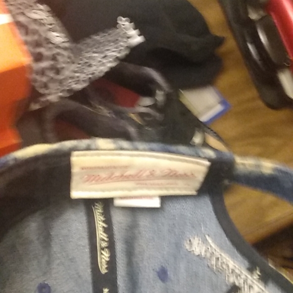 Mitchell & ness Chicago Bull's NBA Dad Hat - Picture 5 of 8